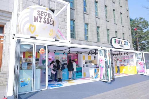 BTS 컴백 광화문 열기...서울마이소울 라운지 팝업스토어 이어간다