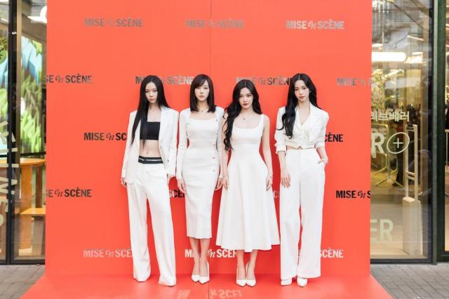  아모레퍼시픽 미쟝센이 지난 주 성동구 성수동에서 미쟝센 퍼펙트세럼 팝업 행사를 열었다 사진은 이벤트에 참여한 미쟝센 브랜드 모델 에스파 사진연합뉴스