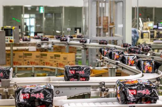 안방선 칼바람 밖에선 봄바람…해외 매출비중이 가른 식품업계 고용 성적표