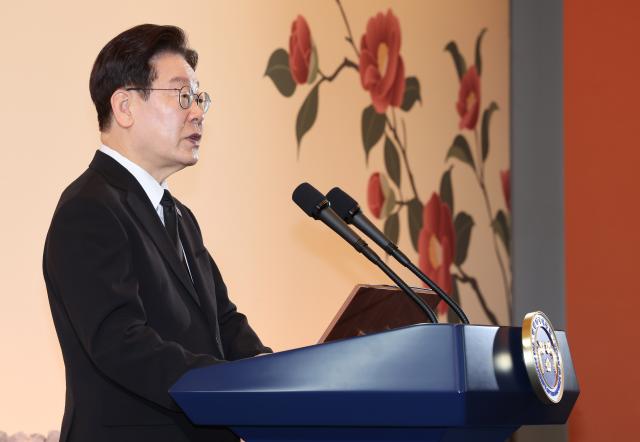 이재명 대통령이 제주 4·3 희생자 유족과의 오찬에서 발언하고 있다 사진연합뉴스