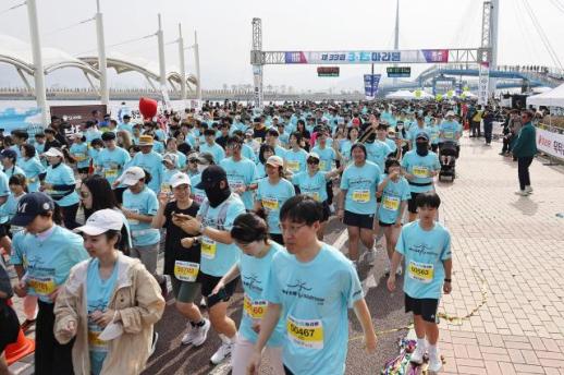 벚꽃 경제 활짝 핀 창원특례시...마라톤부터 야시장까지 상춘객 유혹