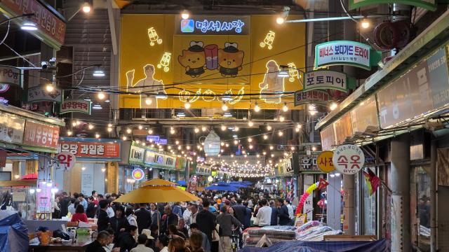 ‘제3회 명서시장 호롱불 야시장’성황리에 개최사진창원특례시