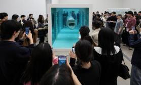 Damien Hirsts first Seoul solo  draws crowds in awe