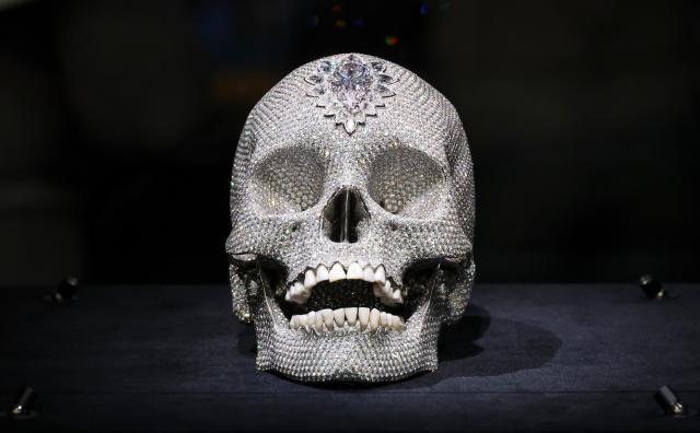 “For the Love of God” is on display as visitors view the retrospective exhibition of Damien Hirst at the National Museum of Modern and Contemporary Art Seoul in Jongno District Seoul on March 26 AJP Yoo Na-hyun 20260326