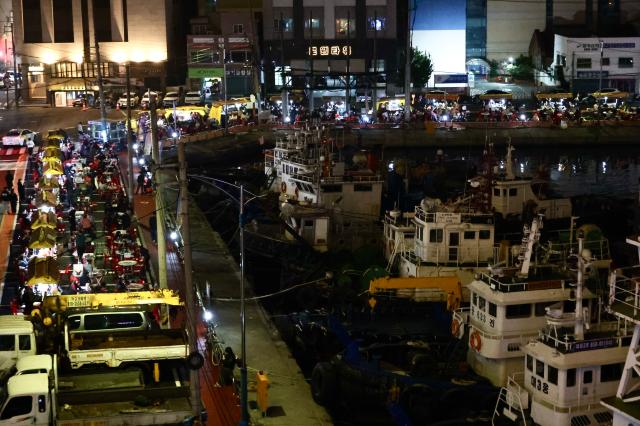 Busans Yeongdo Island offers delight for palate with taste of sea