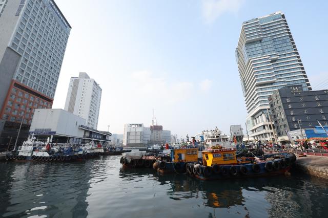 Boats are docked at the port next to the pojangmacha street in Yeongdo-gu Busan March 28 2026 AJP Han Jun-gu