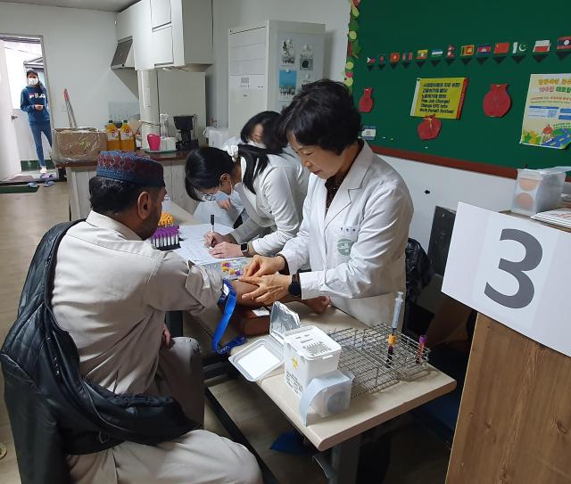 건강검진 실시 모습 사진경산시