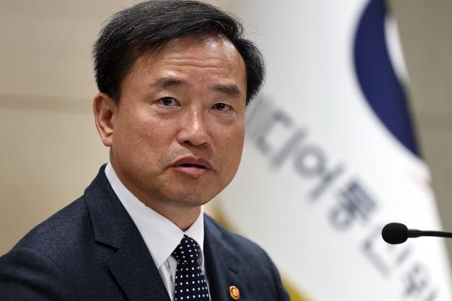 김종철 방송미디어통신위원장이 취임 100일 기자 간담회를 갖고 있다사진연합뉴스