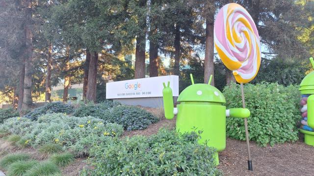 미국 캘리포니아주 마운틴뷰Mountain View에 위치한 구글 본사 구글플렉스Googleplex 일대에 설치된 입간판 모습 사진조성준 기자