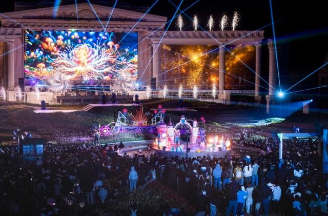 Everland’s special fireworks show, ‘Guardians of Light,’ during a performance.