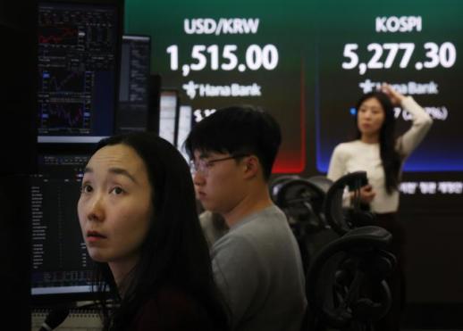 환율 장초반 1530원대 위협…중동 리스크에 상승폭 확대