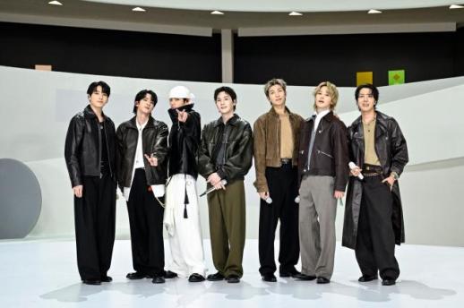 BTS thống trị Billboard…Giành vị trí quán quân đồng thời trên Billboard 200 và Hot 100