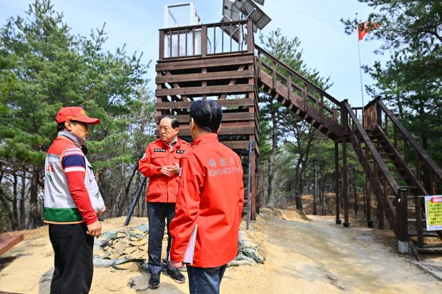 26년 3월 29일 이병선 시장 산불초소 방문 당시 사진속초시