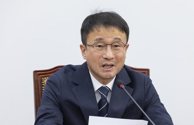 한병도 더불어민주당 원내대표가 31일 국회에서 열린 원내대책회의에서 추경 신속한 처리에 관해 발언하고 있다 사진연합뉴스