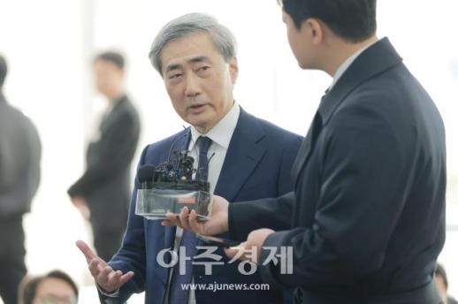 [포토] 답변하는 ​​​​​​​신현송 한국은행 총재 후보자