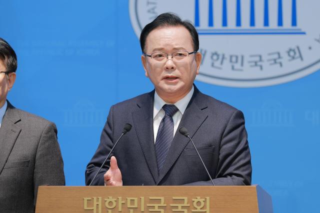 김부겸 전 국무총리가 30일 오전 서울 여의도 국회 소통관에서 대구시장 출마를 선언하고 있다 20260330사진유대길 기자 dbeorlf123ajunewscom