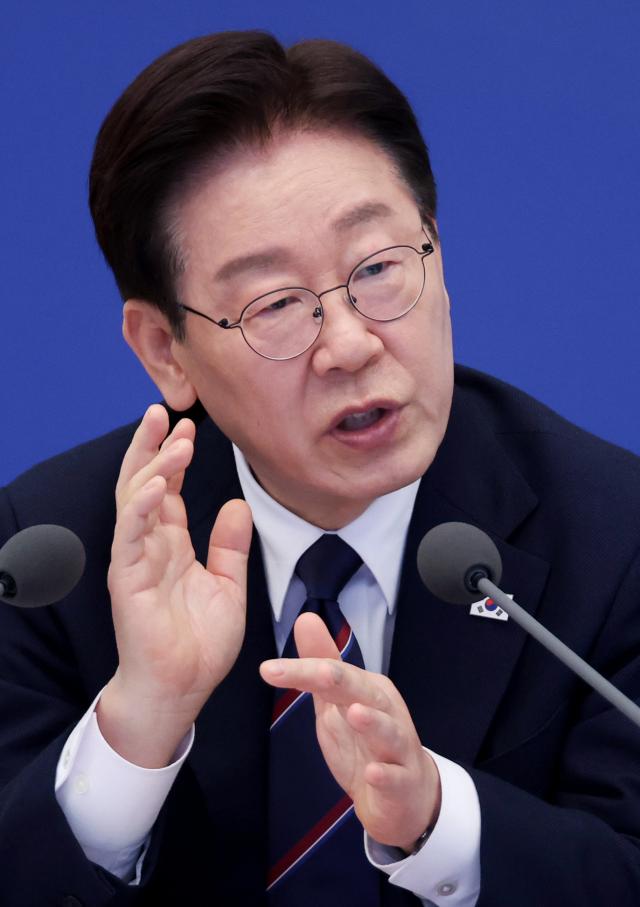 이재명 대통령이 31일 청와대에서 열린 국무회의에서 발언하고 있다 사진연합뉴스