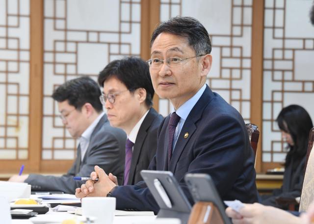 허장 재정경제부 2차관이 31일 서울 종로구 정부서울청사에서 세계국채지수WGBI 편입 개시 대비 외국계 금융기관PD 간담회를 주재 모두발언 하고 있다 사진재정경제부