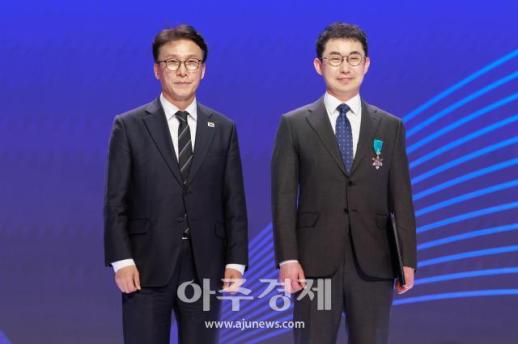 [포토] 권용범 희창물산 부사장, 산업포장 수상