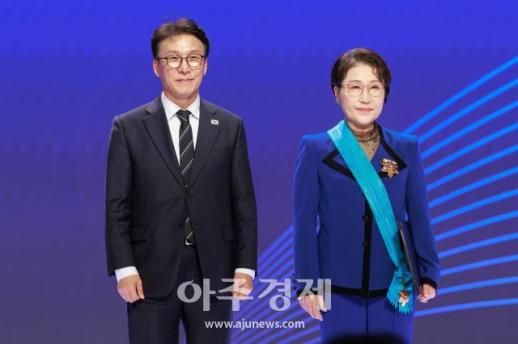 [포토] 윤혜섭 다인정공 회장, 금탑산업훈장 수상