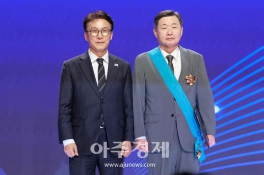 [포토] 이종훈 인천도시가스 회장, 금탑산업훈장 수상