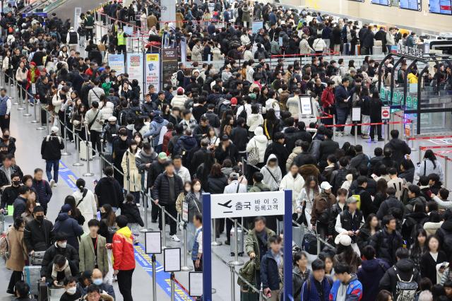 가족·수행원도 함께 빠르게...법무부, 국제회의 입국 우대, 동반 2인까지 확대