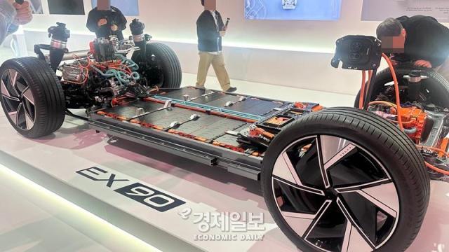 볼보자동차코리아가 1일 인천 중구 인스파이어 리조트에서 EX90의  출시 간담회를 열고 하프컷을 공개했다 사진김아령 기자