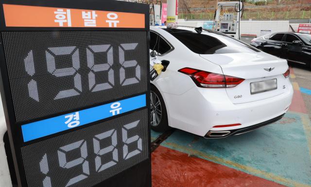 The South Korean government allocated 5 trillion won to support the “oil price cap system” aimed at reducing fuel costs and to respond to a potential naphtha supply crisis On March 31 2026 the Cabinet approved a supplementary budget of 262 trillion won during a meeting chaired by President Lee Jae Myung at Cheong Wa Dae The photo shows a gas station at Mannam Square in Seocho-gu Seoul on March 31 Yonhap 