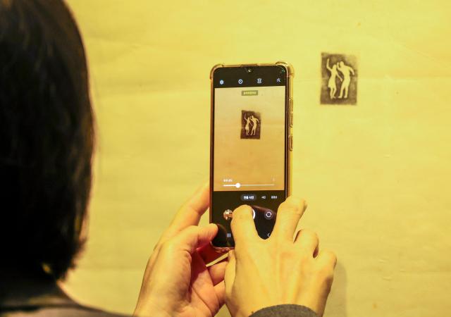 A visitor views works at the Kim Sang-yu centennial exhibition “Unworn” at the Seoul Museum in Jongno District Seoul March 31 2026 AJP Yoo Na-hyun 20260331
