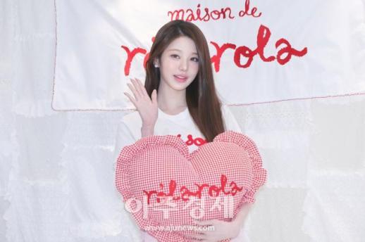 [포토] 장원영, 로라로라 서촌 플래그십 스토어 오픈 기념 포토콜 참석