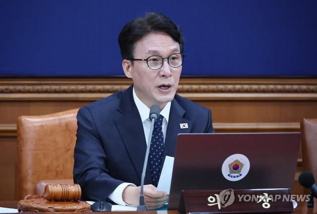 김민석 국무총리가 30일 서울 종로구 정부서울청사에서 열린 임시국무회의에서 발언하고 있는 모습이다 사진연합뉴스