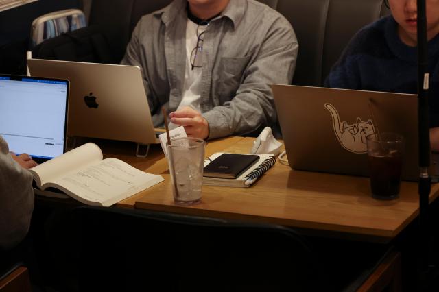 An “Admin Night” gathering takes place in Gwanak-gu Seoul on the afternoon of March 31 AJP Yoo Na-hyun 20260331