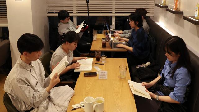 An “Admin Night” gathering takes place in Gwanak-gu Seoul on the afternoon of March 31 AJP Yoo Na-hyun