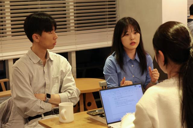 An organizer of an “Admin Night” gathering speaks in an interview with AJP at a cafe in Gwanak-gu Seoul on the afternoon of March 31 AJP Yoo Na-hyun 20260331