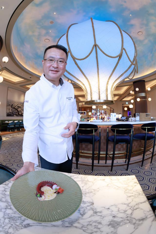 김병은 인스파이어 엔터테인먼트 리조트 총주방장이 인터뷰를 진행하고 있다 사진유대길 기자 dbeorlf123ajunewscom