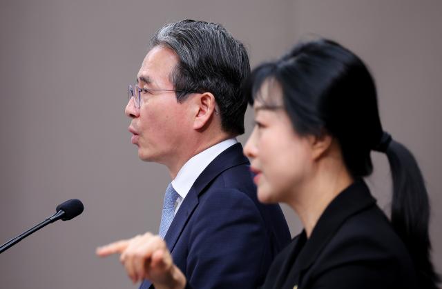 김용범 정책실장이 지난 3월 9일 청와대 춘추관에서 이날 오전에 열린 중동상황 관련 비상경제점검회의 결과 브리핑을 하고 있다 사진연합뉴스