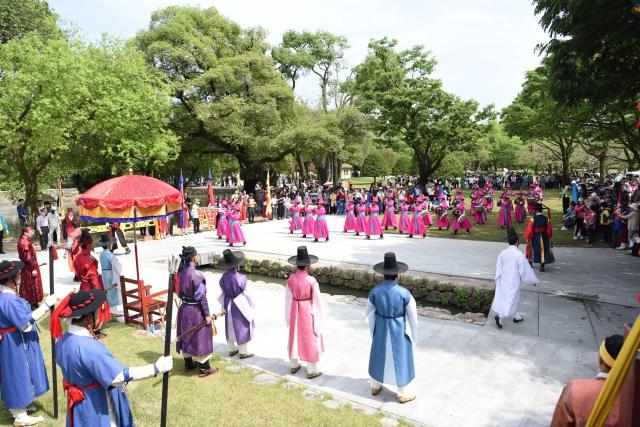 남원 광한루원에서 진행되고 있는 신관사또 부임행차사진남원시