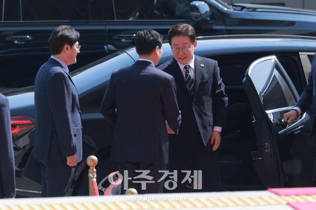 [포토] 이재명 대통령, 전쟁 추경 시정연설 위해 국회 도착