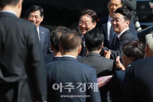 [포토] 밝게 미소보이는 이재명 대통령