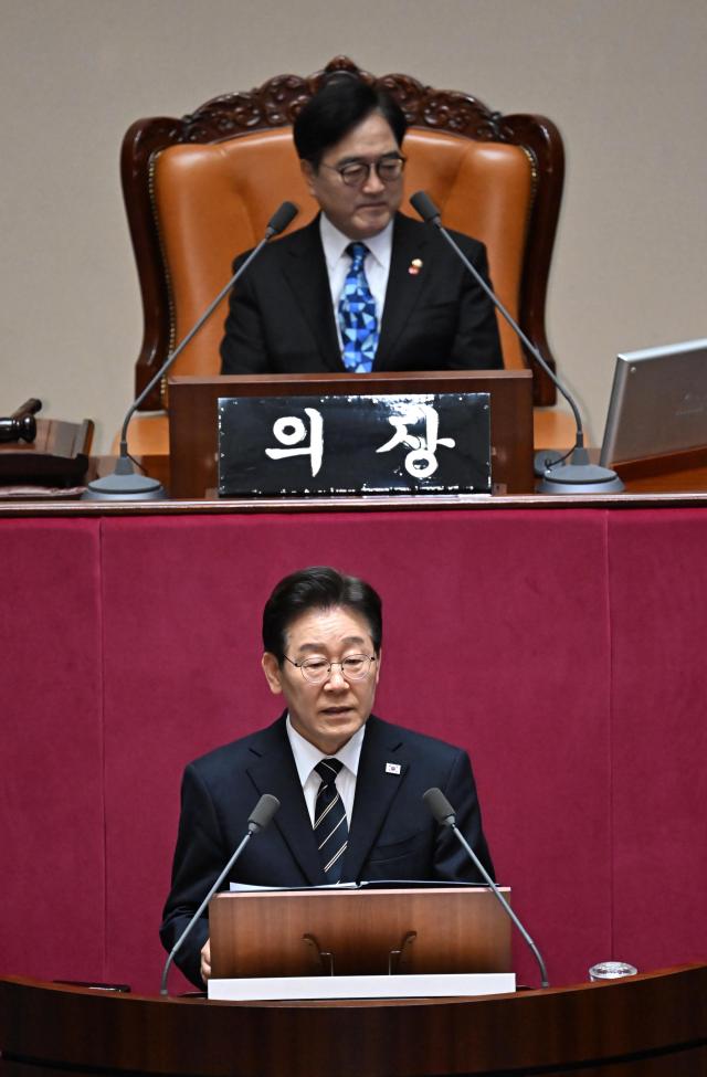 이재명 대통령이 2일 오후 서울 여의도 국회에서 중동 사태 대응을 위한 추가경정예산안 시정연설을 하고 있다 20260402사진사진공동취재단