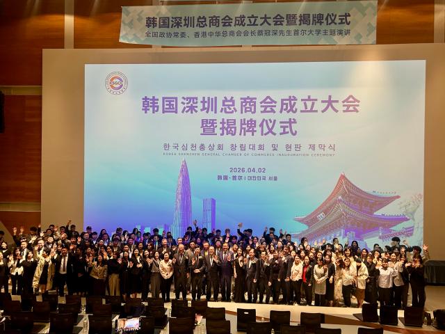 与会嘉宾合影留念。【摄影 记者 傅璐瑶】