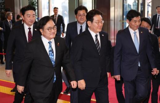 李대통령 헌법 너무 오래 돼…禹의장 내일 개헌 문 열리도록 최선