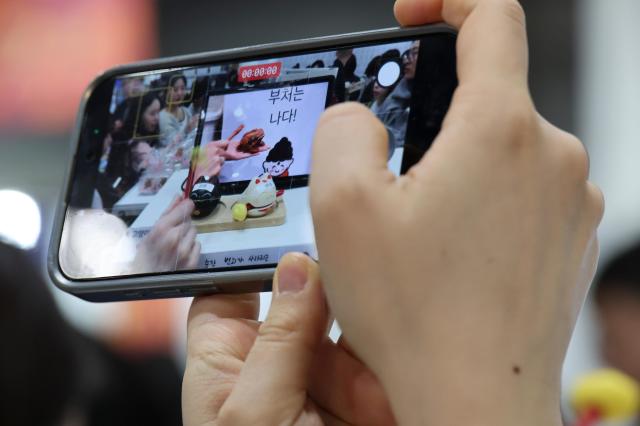 Visitors look around the exhibition hall during the 2026 Seoul International Buddhism Expo at COEX in Seoul’s Gangnam district on April 2 AJP Yoo Na-hyun