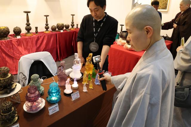 A Buddhist monk looks around the exhibition hall during the 2026 Seoul International Buddhism Expo at COEX in Seoul’s Gangnam district on April 2 AJP Yoo Na-hyun