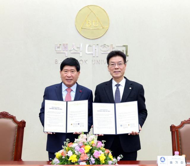 인성인재교육 업무협약식사진충남도의회