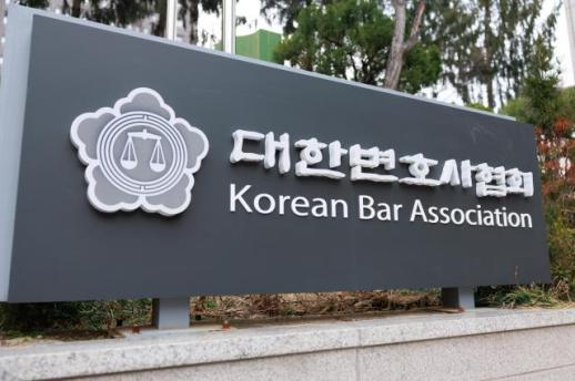 변호사시험 합격자 매년 1700여 명…너무 많아