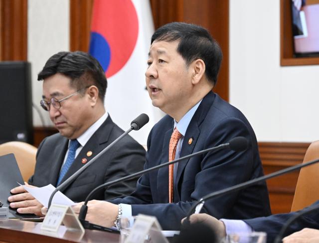 구윤철 부총리 겸 재정경제부 장관이 4월 3일 서울 종로구 정부서울청사에서 열린 비상경제본부회의 겸 경제관계장관회의를 주재 모두발언을 하고 있다 사진재정경제부