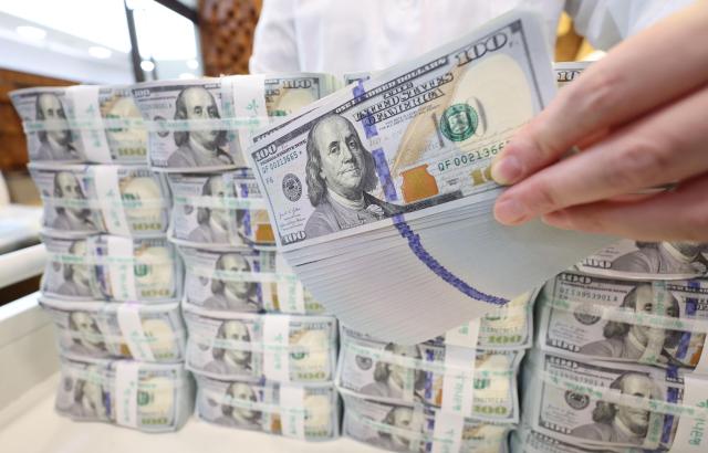 美元走强叠加汇率波动 韩国外汇储备承压