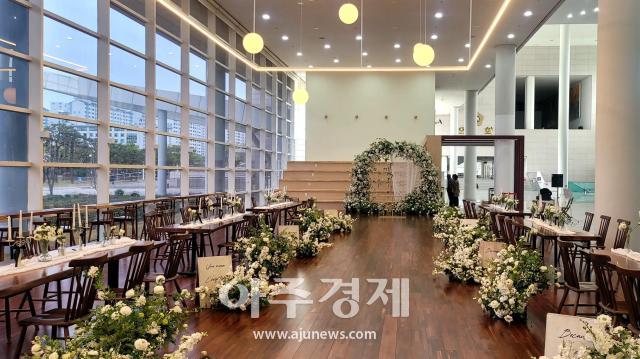 결혼예식장으로 활용할 수 있는 광주시청 안의 시민홀 사진광주시