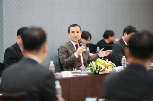 김진태 지사, 국민성장펀드 유치 시동…첨단산업 투자판 키운다